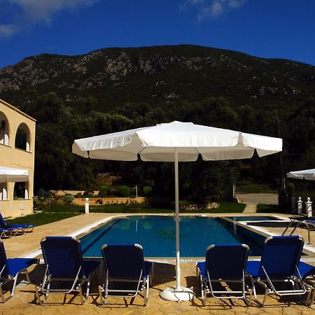 Prasoudopetra Aparthotel Ágios Matthaíos Buitenkant foto