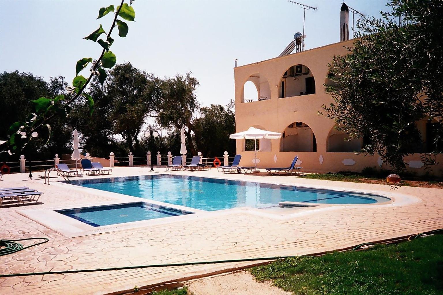 Prasoudopetra Aparthotel Ágios Matthaíos Buitenkant foto