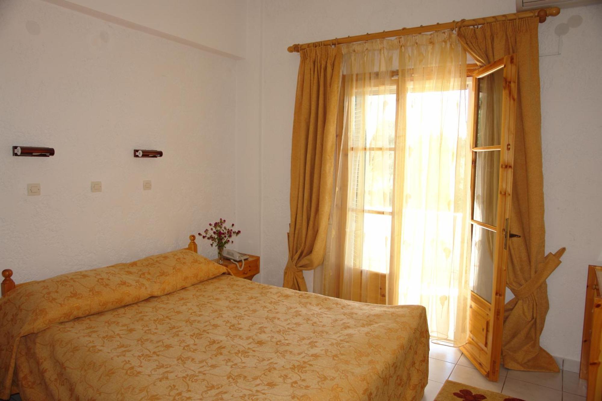 Prasoudopetra Aparthotel Ágios Matthaíos Buitenkant foto