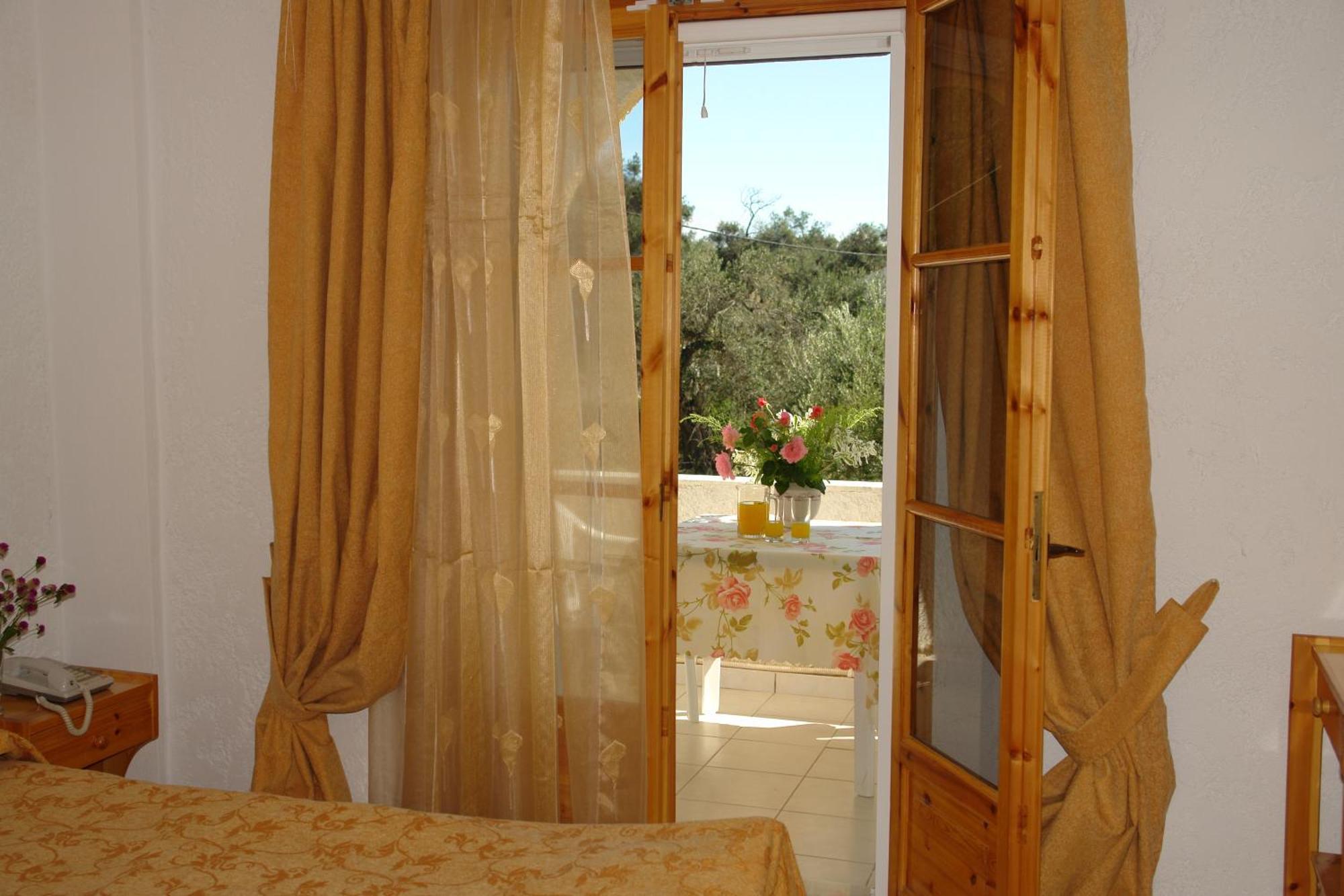Prasoudopetra Aparthotel Ágios Matthaíos Buitenkant foto