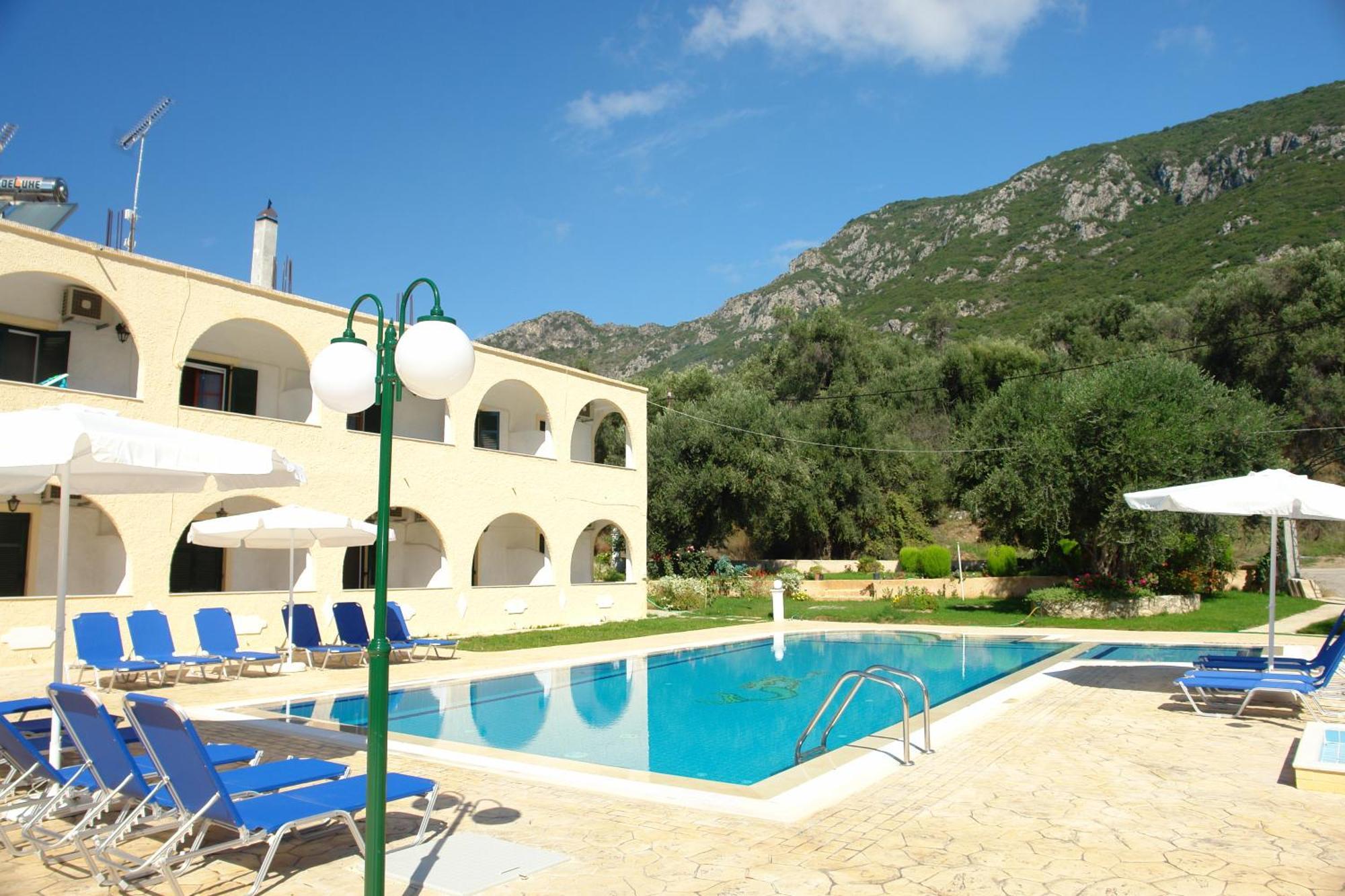 Prasoudopetra Aparthotel Ágios Matthaíos Buitenkant foto
