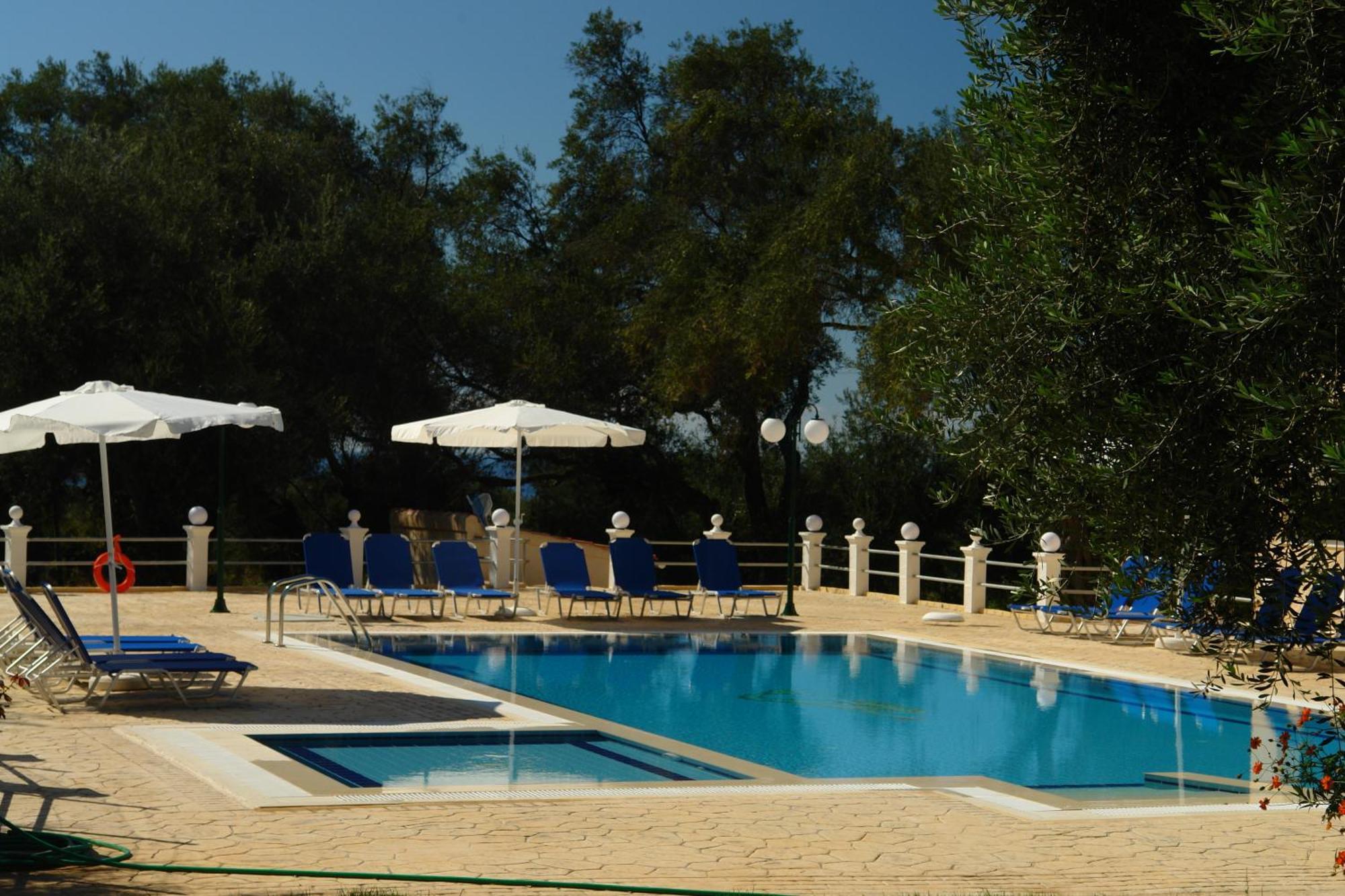 Prasoudopetra Aparthotel Ágios Matthaíos Buitenkant foto